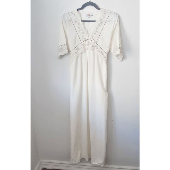 Vintage Other - Vintage White Nightgown with Floral Embroidery